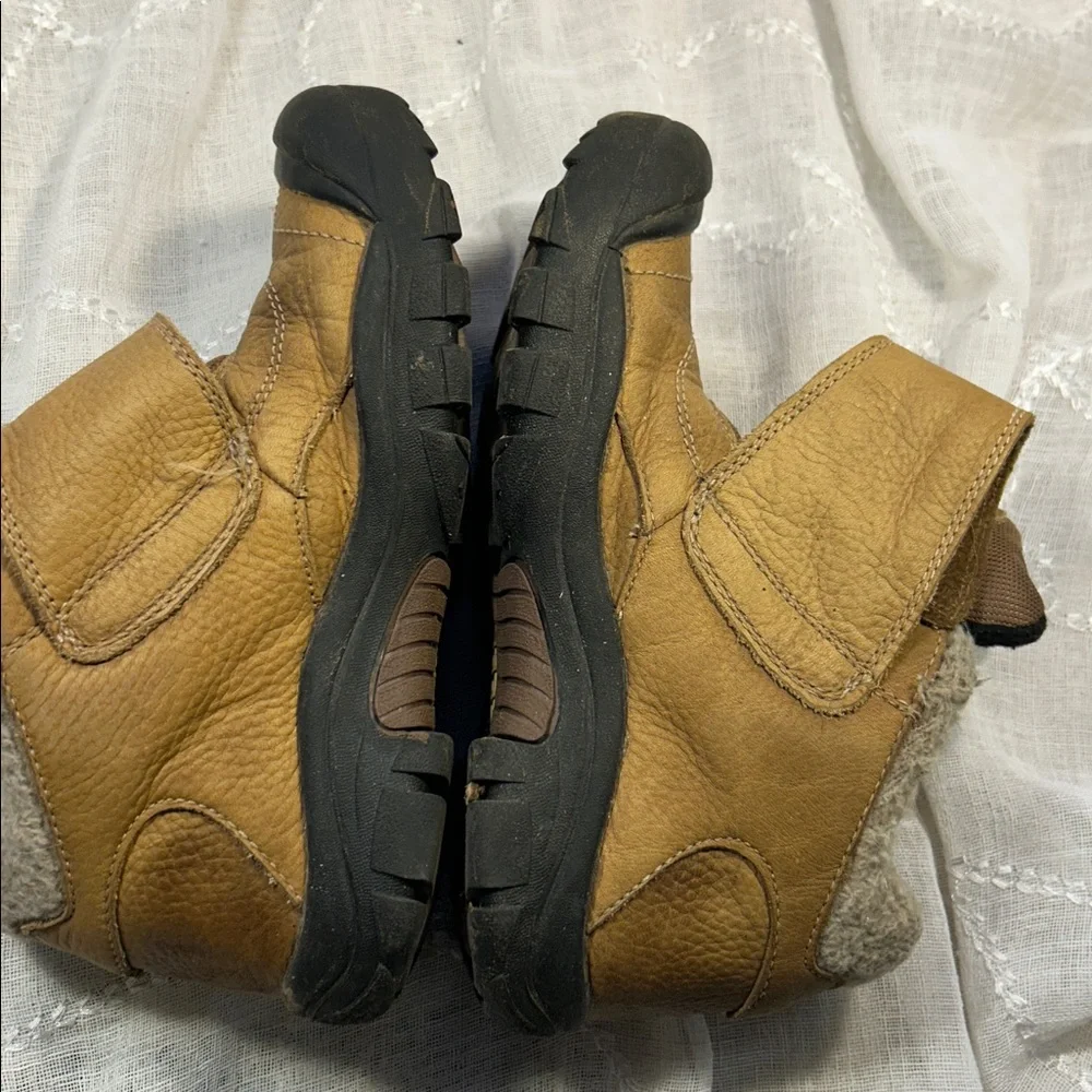 Keen leather ankle booties stamped sz 4